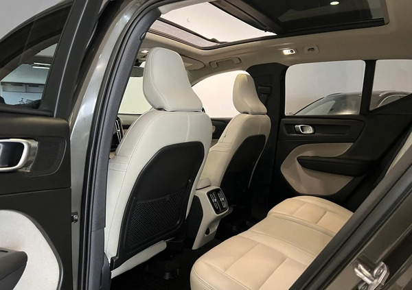 Volvo XC 40 cena 119900 przebieg: 141500, rok produkcji 2018 z Szczytna małe 121